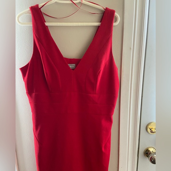 Laura Dress Sz 12 Red knee length - Picture 2 of 7